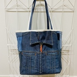 ↓値下↓★スクエアバッグ★ヨコ型A4すっぽり・肩掛けOK★サイドポケット★ハンドメイド★マザーズバッグ トートバッグ カバン　デニムリメイク