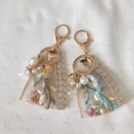 刺繍リボン♡キーホルダー  オーガンジーフラワー×ビーズ