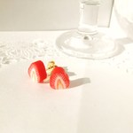小さな小粒のイチゴピアス♪