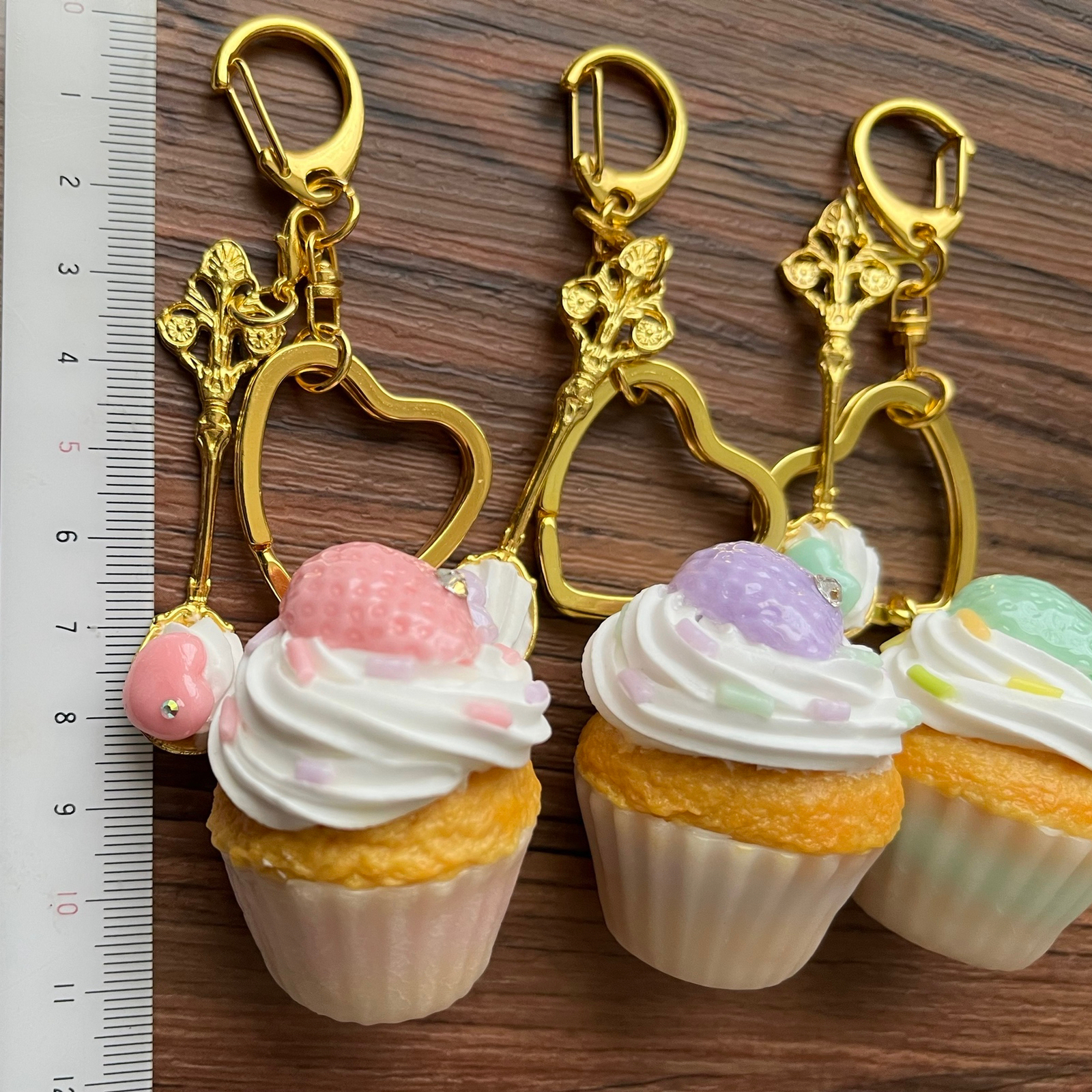 た*や様 いちご味のカップケーキさんのキーホルダー◎ 編みぐるみ sddefault.jpg