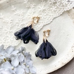 シフォンタッセルの花のイヤリング ブラック