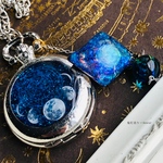 蓄光懐中時計、オルゴナイト付きの天体魔法使いの月の満ち欠け(宇宙フローライト付き)★シルバーテイスト★