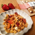 いちごとホワイトチョコレートのグラノーラ