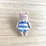 猫のブローチ