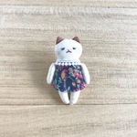 猫のブローチ