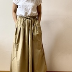 タックの入ったスカートパンツ