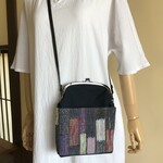 裂き織りポッケのがま口ポシェット（櫛型・紺）