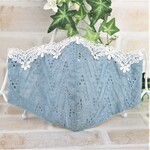 お花のレース飾りに✨ラインストーンの輝きが美しい　サックスブルー色地の穴あき刺繍レースマスク