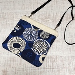 ブルーのサコッシュ