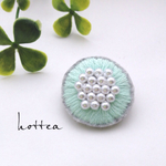 【SALE】まるいお花の刺繍ブローチ　ミント