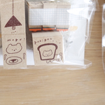2.5cm×3cm ご機嫌なくまさん🐻🍞