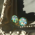 ◓再再販◓虹色に輝くエメラルドイヤリング.ピアス
