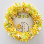お花を摘むハリネズミのスプリングピクニックリース