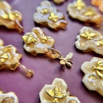 "bjt" honeycomb - earring 蜂が群がる巣蜜