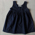 r299　紺色のジャンパースカート　100