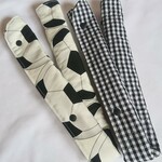 ずれが気にならない！ お名前タグつき 超ロング水筒肩ひもカバー 【サッカーボール ／ ギンガムチェック】ブラック