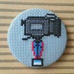 刺繍缶バッジ テレビカメラ