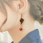 真っ赤なハートのミルクチョコレートピアス