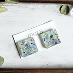 ミントグリーンの四角いピアス/イヤリング