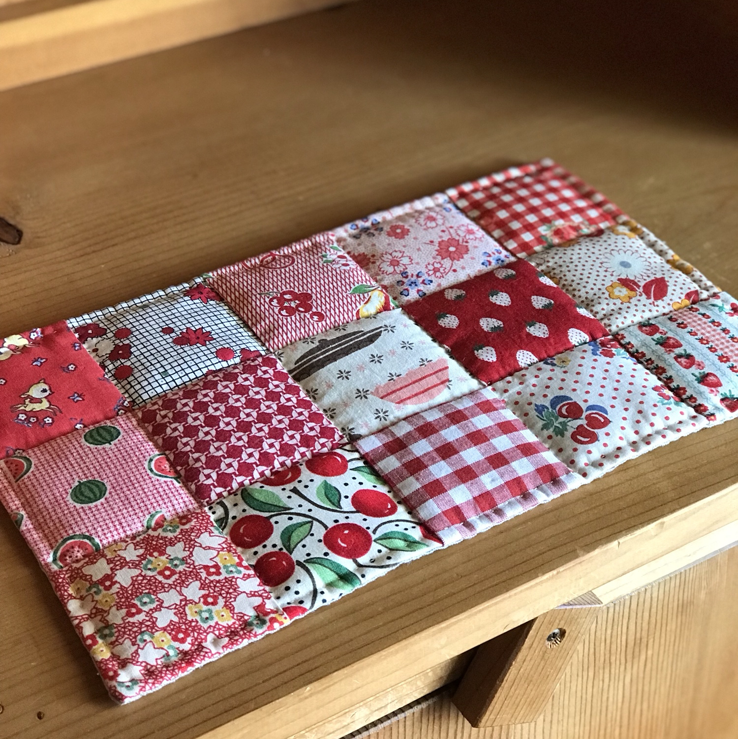 ハンドメイド❇大きめビンテージパッチワーク❇マットと巾着セット ハンドメイド❇大きめビンテージパッチワーク❇マットと巾着セット