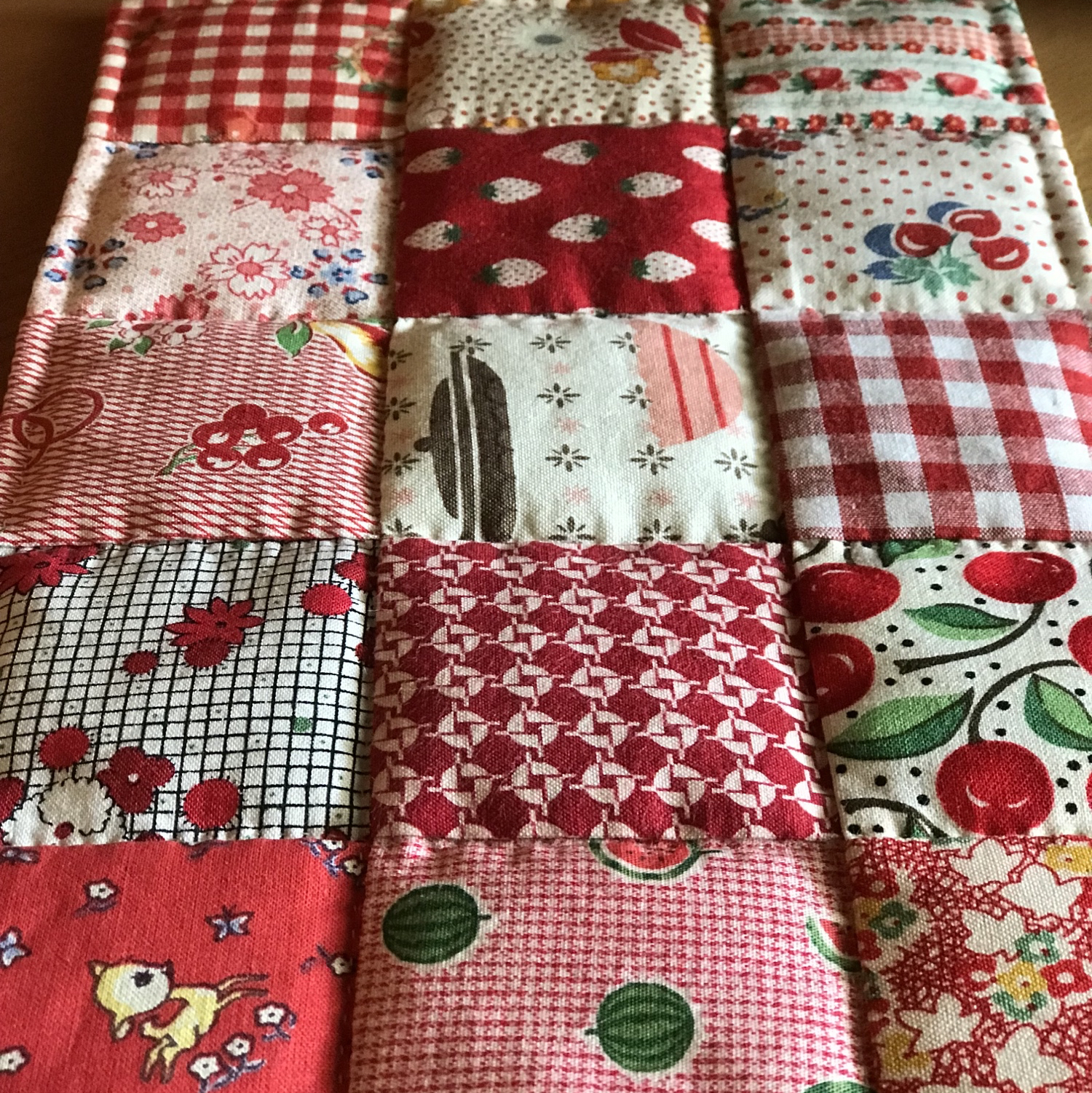 パッチワークミニマット＊30's復刻柄布red キッチンボール - EMIMUKU'S