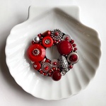 con Rojo 3    Antique Silver Beads Reunion  リース型ビーズ刺繍ブローチ