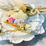 キークリップ🔑三毛猫ちゃんと薔薇とビシュー(ゴールド)  鍵が迷子にならない！ 送料無料