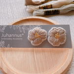 刺繍ピアス*ベージュ花モチーフ