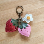 双子いちご🍓小（赤×ピンク）+お花
