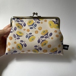 暮らす　がま口。山吹色、黄色のお花柄