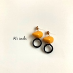 マスタードカラー☆レジャーにもおすすめなカジュアルピアス.イヤリング 樹脂ピアス.樹脂イヤリング ノンホールピアス.ノンホールイヤリング