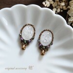 クリスタルのヴィンテージ風耳飾り⋆*ピアスorイヤリング【金属アレルギー対応】〔ビーズ刺繍 アンティーク調 レトロ 天然石 水晶 さざれ石 クリア ブロンズ アクセサリーぽ〕 