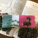 🧸felt de patchworkテディベアとブルーデイジーのペンケース🧸