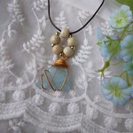 シーグラスとウッドビーズのネックレス・チョーカー(水色）