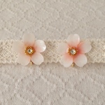 染め花を樹脂加工した桜イヤリング(ホワイト&ピンク)