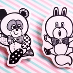 ダッシュくま＆びっくりウサギのブローチ