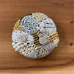 ビーズ刺繍くるみボタン（ヘアゴム/ブローチ）