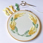 【刺繍キット】ミモザの壁飾り　安心動画解説付き　手作りキット　はなこまちの刺繍キット