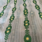 (c954 レトロ  　品上質 レース生地 刺繍生地  レトロ生地 花柄　グリーン　デイジー　マーガレット