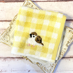【スズメ】スズメ刺繍＊イエローチェック柄のふわふわタオル/野鳥　鳥　小物　雑貨　ハンカチ　母の日　プチギフト　すずめ