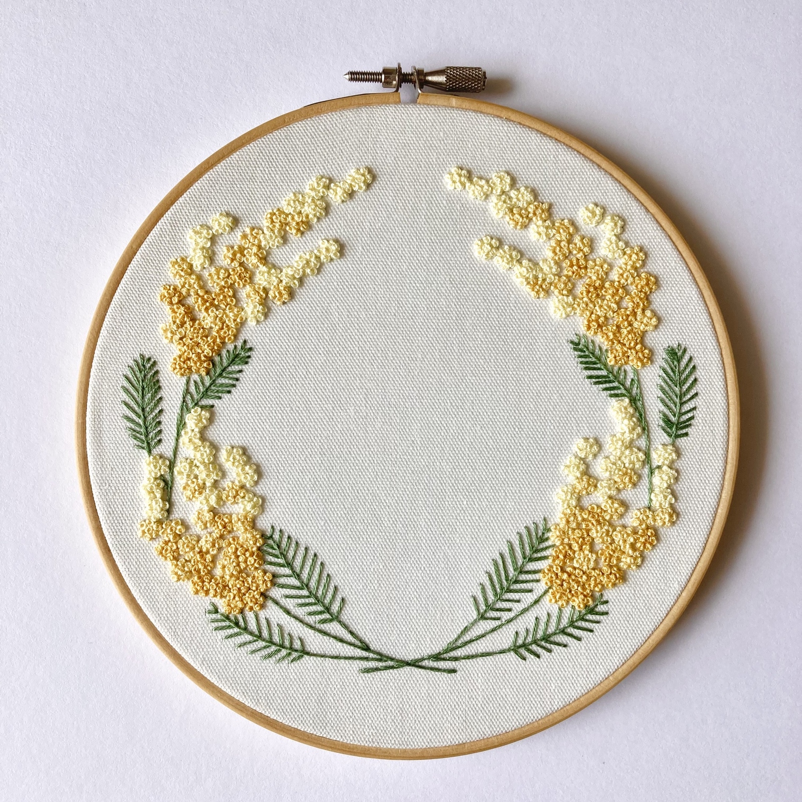 100%手作り刺繍  ♡壁に飾り♡   新品 刺繍キット】ミモザの壁飾り 安心動画解説付き 手作りキット は