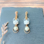 水引の耳飾り《白猫と雫(しずく)》 ピアス/イヤリング 