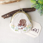 ◆受注制作◆りすさんと花畑 小さな刺繍がま口