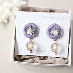 アンティークビーズ×花のビーズ刺繍ピアス・イヤリング・ノンホールピアス（ラベンダー・パープル）初夏