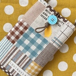 パッチプリント&はりねずみくん＊持ち手付きスマホポーチ＊iPhone15＊モバイルバッテリーケース