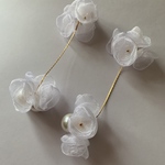 fleuretteオーガンジー  ロングチェーン　イヤリング　花　フラワー　白　ホワイト　パール　ブライダル　結婚式　披露宴　前撮り　花嫁　お呼ばれ　