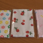 1枚100円♪ 3個セット　子供用マスク【女の子柄)（真っ赤ないちご・リボン・おはじき）