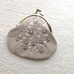 リネンと刺繍のフラワーがま口