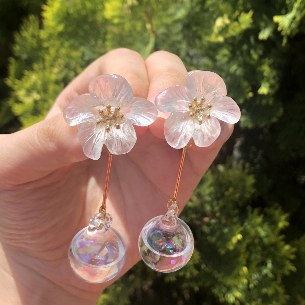 clear flower🥀、イヤリング、ピアス対応、透明、花 クリアー デート
