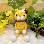 『✨お花を見つけた🐝⋆︎*ﾟ∗🐝✨』世界で１匹のあみぐるみねこちゃん❤️(イエロー)